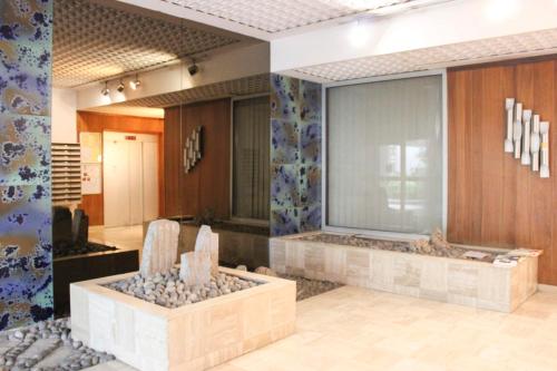 Pretty 2 rooms of 46 m2 in the 11th - image 14