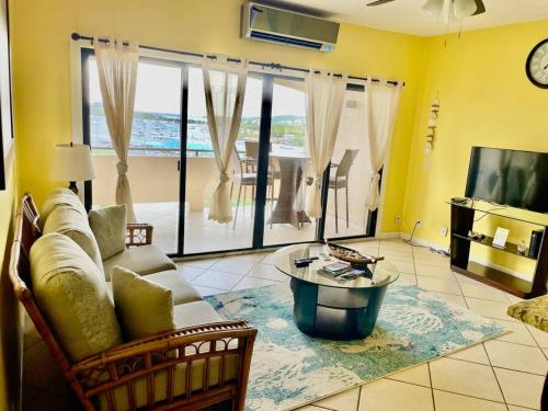 Relaxing 1bed 1bath Villa In Downtown Red Hook! in Red Hook