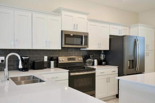 Spectacular 2 Bedroom Apartment In Spectacular Storey Lake Community Next To Disney! detail