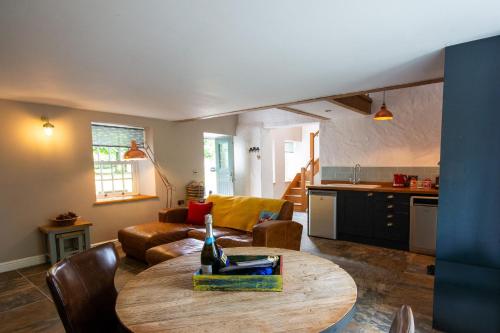 Viesnīcas āriene, Rustic Couples Retreat I Hot Tub I Private Estate in Bryngwran
