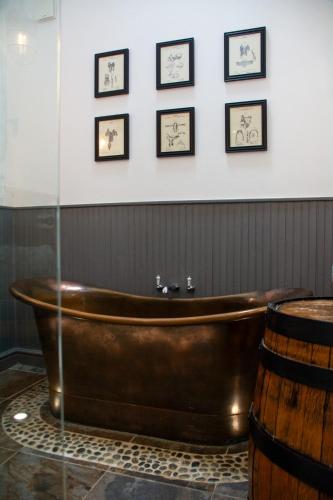 Viesnīcas āriene, Rustic Couples Retreat I Hot Tub I Private Estate in Bryngwran