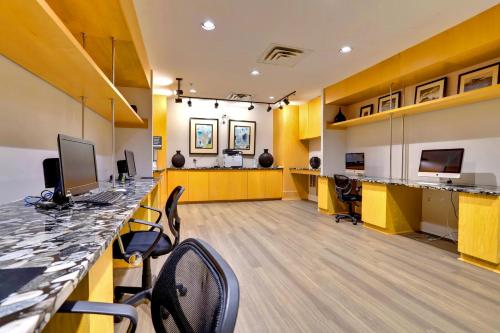 Amazing 1 Bedroom Condo At Ballston place with Gym in Arlington, USA