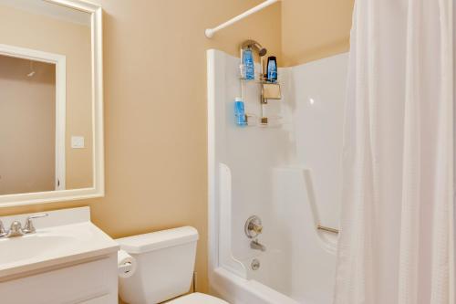 Cozy Home with Fenced Yard Less Than 1 Mi Downtown Matthews! - image 14