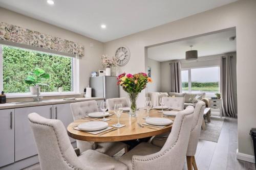 Oprema, Ardenlee House 4 Bedroom WeStay Belfast Short Lets And Serviced Accommodations in Revallagh