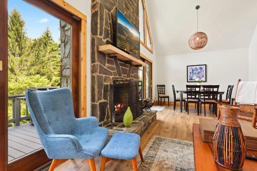Modern Mountain Escape, Warrensville