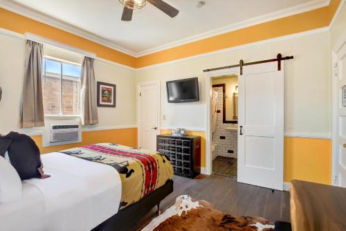 room detail thumbnail 1