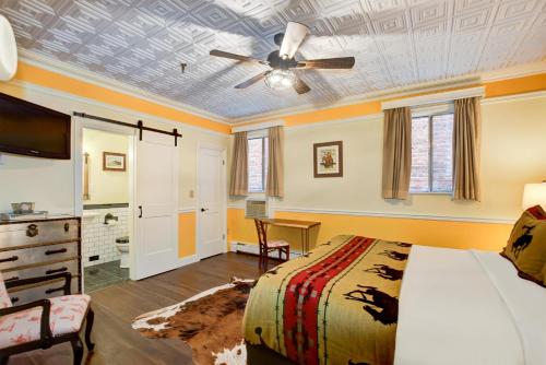room detail thumbnail 1