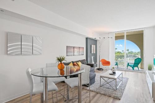 Luxury Near The Beach! Beach Pass Included! thumb 4