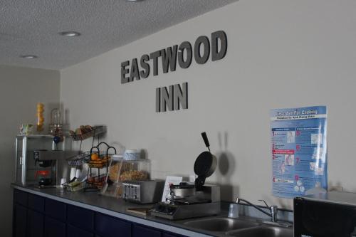 Eastwood Inn - 편의 시설/서비스