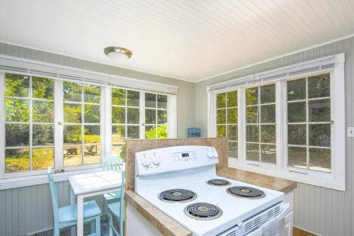 Cozy cottage among trees - close to PDX - image 5