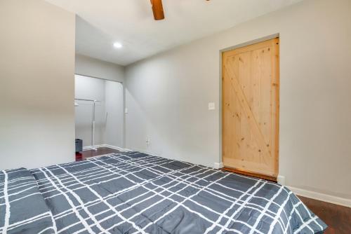 Inviting Home with Backyard 8 Mi to Dtwn Atlanta! in Gresham Park