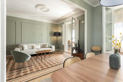Spacious Stylish 4-bedroom Modernist Apartment, Barcellona (foto 3)