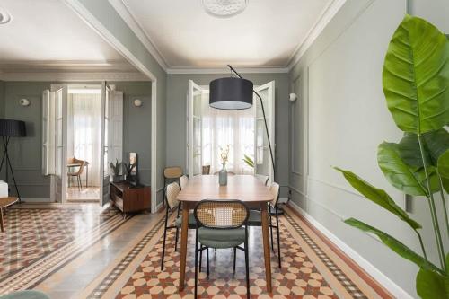 Spacious Stylish 4-bedroom Modernist Apartment, Barcellona (foto 11)