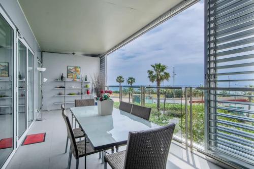 Seafront suite with terrace, Barcelona (foto 3)