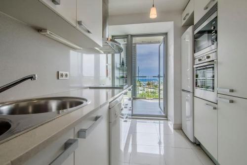 Seafront suite with terrace, Barcelona (foto 4)