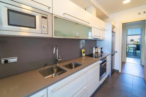 Unique Rentals-Seafront Luxe Suites - image 13