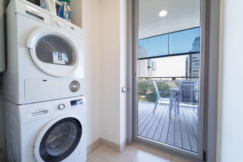 Unique Rentals-Seafront Luxe Suites - image 7