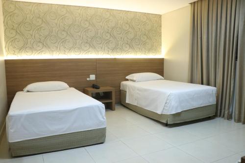 2 twin beds