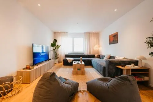 Designer 2BR Flat Near City Center & The Mosel River in Koblenz, Deutschland