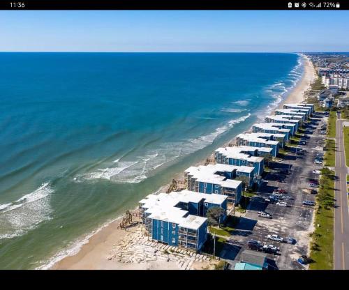 Steps To The Ocean! 285 in North Topsail Beach, USA