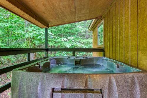 Country Luvin - Secluded Hot tub 10 mins from PF in Oldham (TN)