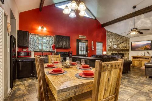 Country Luvin - Secluded Hot tub 10 mins from PF in Oldham (TN)