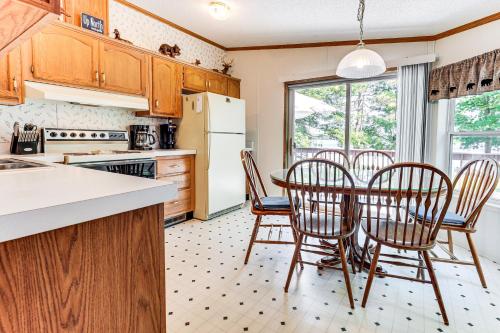 Solberg Lake House Dock, Deck and Stunning Views! in Phillips