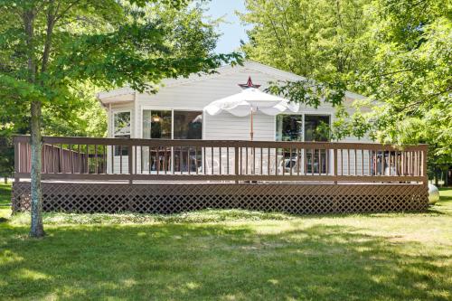 Solberg Lake House Dock, Deck and Stunning Views! in Phillips