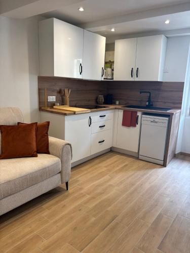 Kitchen, Charmant T2 refait a neuf en plein cœur de Frejus in Frejus City Center