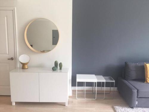 Modern Bedroom In Great Condo! Beach Pass Incl! in Boynton Beach, USA