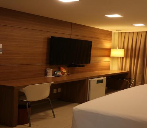 1 king bed, 1 twin bed
