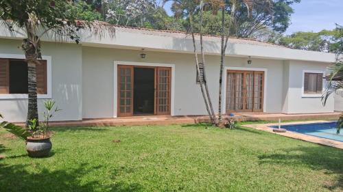 Casa com piscina e quadra in Parelheiros