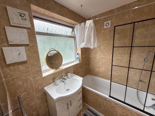Bassetts House - Mins to Central London - image 10