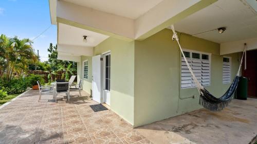 Beachfront 2 bdr WiFi Hammock Kitchen The Reef 1 - image 8