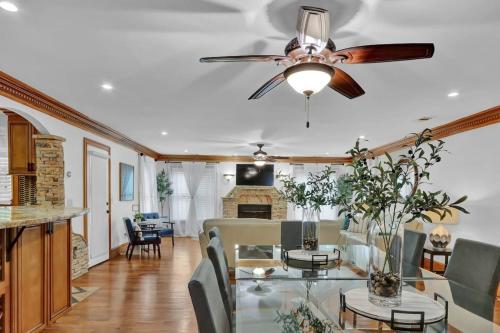 Big 6br,4ba Home W 10-car Parking For Crewsgrps in Brookhaven