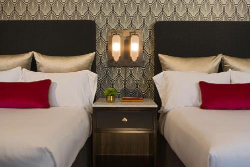 2 double beds
