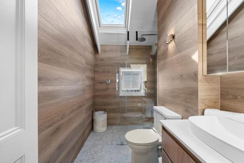 Modern Coastal Townhouse at The Majestic - image 8