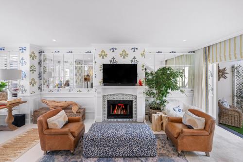 Modern Coastal Townhouse at The Majestic - image 15