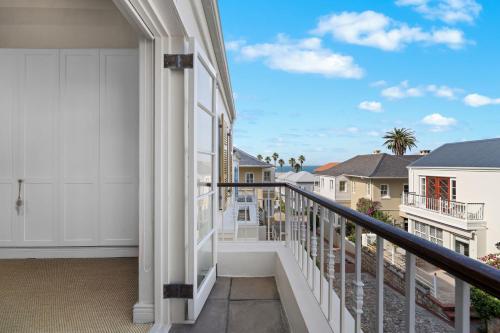 Modern Coastal Townhouse at The Majestic - main image
