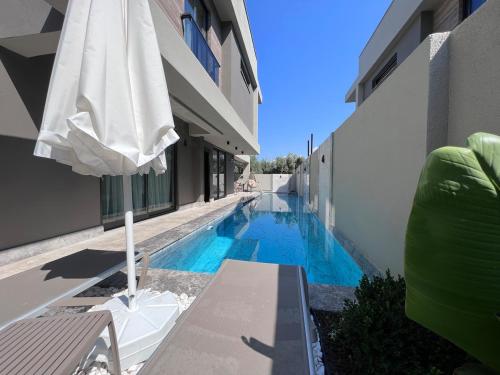 Fethiye şehir merkezinde, özel havuzlu, saunalı, jakuzili, Türk hamamlı ve barbekülü müstakil villa – khách sạn tại Gunlukbasi