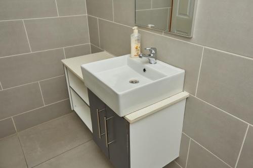 Mountain Drive Apartments - image 3