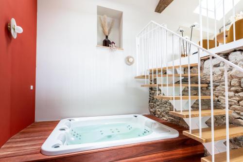 Spa, Loft d'architecte jacuzzi, cinema et filet habitation in Monnieres