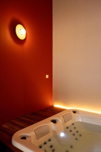 Loft d'architecte jacuzzi, cinema et filet habitation in Monnieres