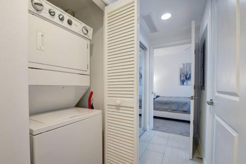 One bedroom in amazing luxury condo BEACH PASS INCLUDED - image 11