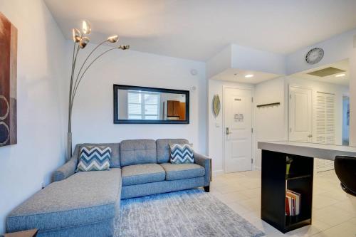 One bedroom in amazing luxury condo BEACH PASS INCLUDED - image 8