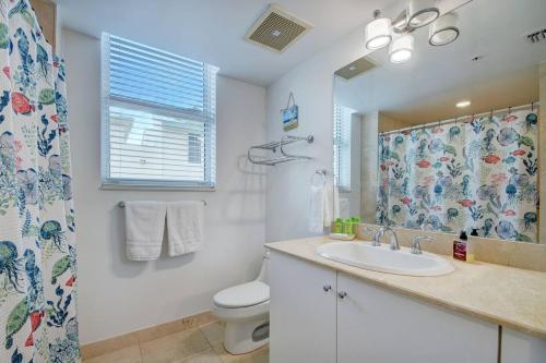 One bedroom in amazing luxury condo BEACH PASS INCLUDED - image 6