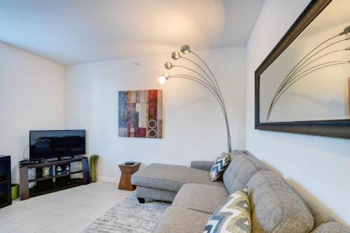 One bedroom in amazing luxury condo BEACH PASS INCLUDED - image 2