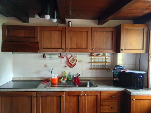 Kitchen, Il Drago Del Lago - Holiday Home in Madonna Del Sasso