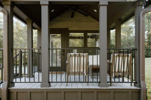Modern Cabin - Gated Community - Woodland Views - Maple Cabin - image 9
