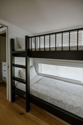 Modern Cabin - Gated Community - Woodland Views - Maple Cabin - image 7
